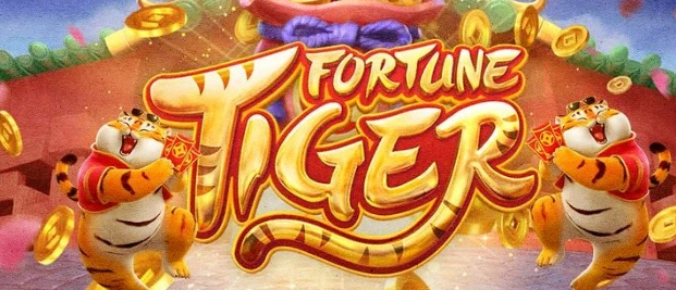 Logotipo del juego de casino Fortune Tiger con mascotas de tigres de la suerte, monedas de oro y una temática festiva.